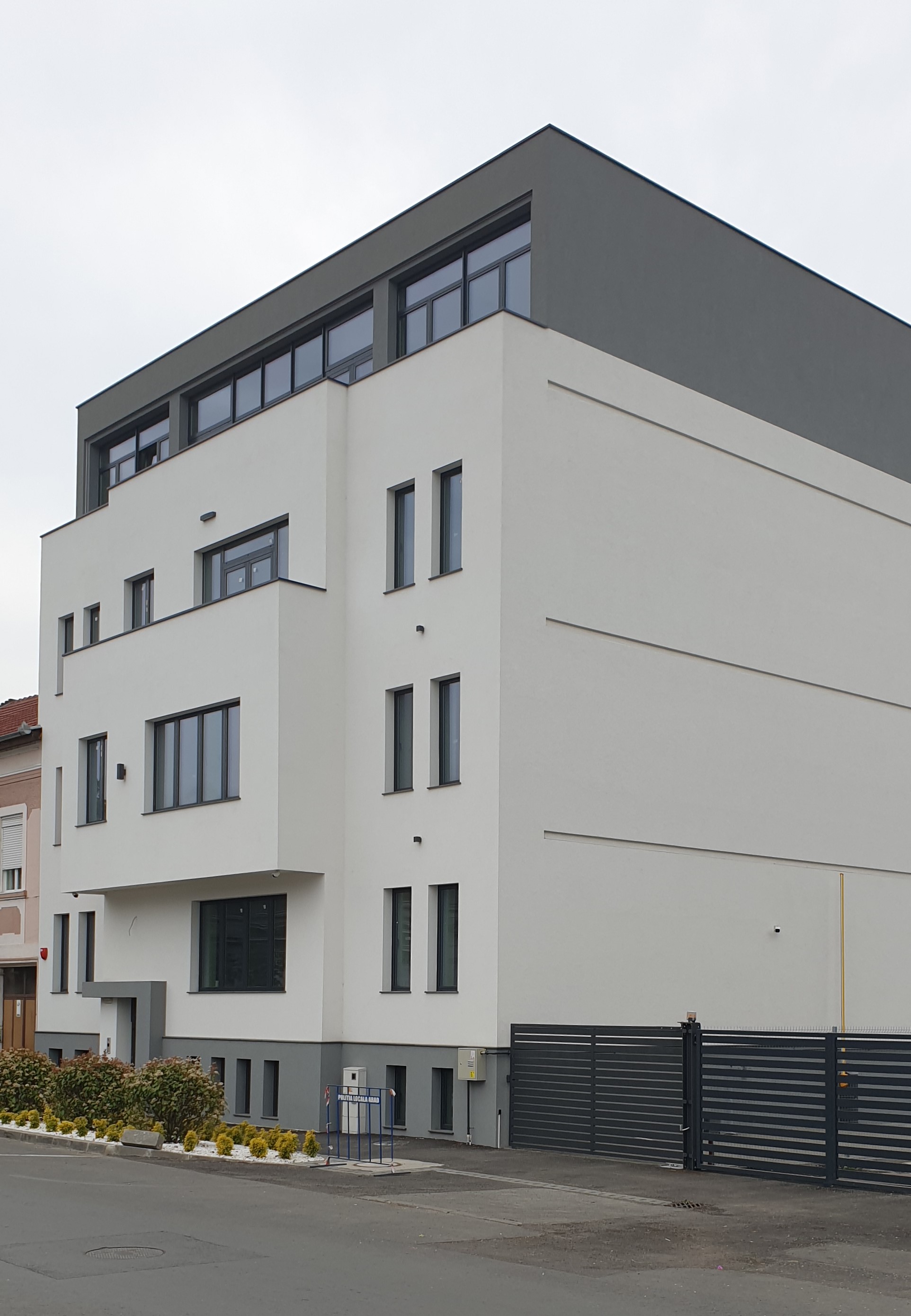 Fațadă clădire de birouri